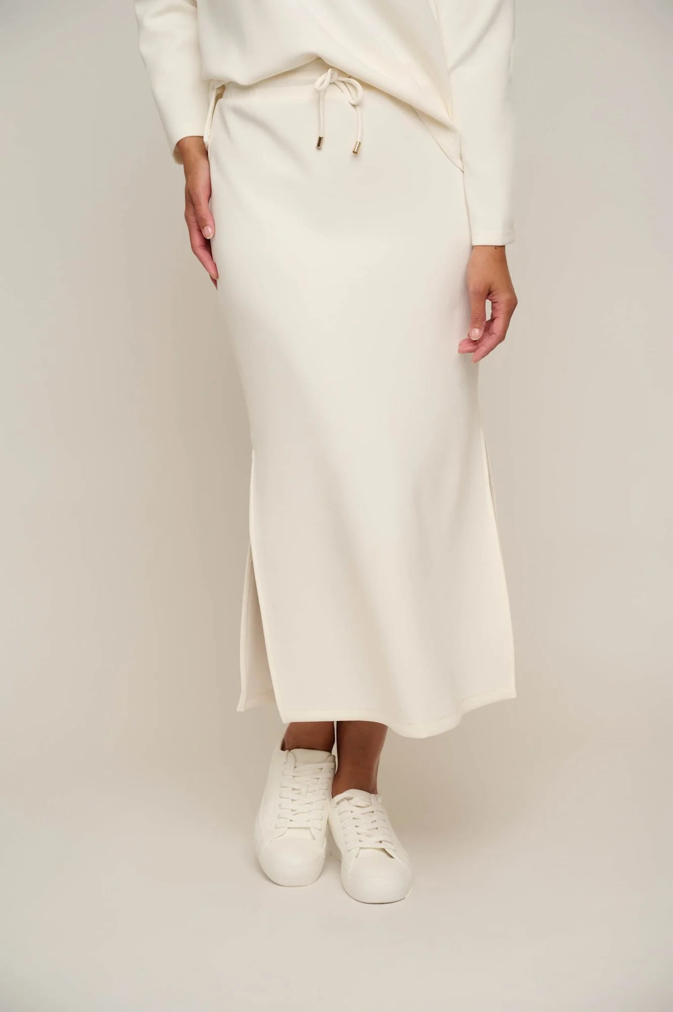 RINO & PELLE Sandy.7002421Midi length skirt with slits | OFF WHITE
