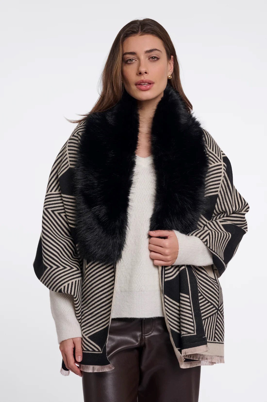 PRINTED CAPE WITH FAUX FUR | BLACK