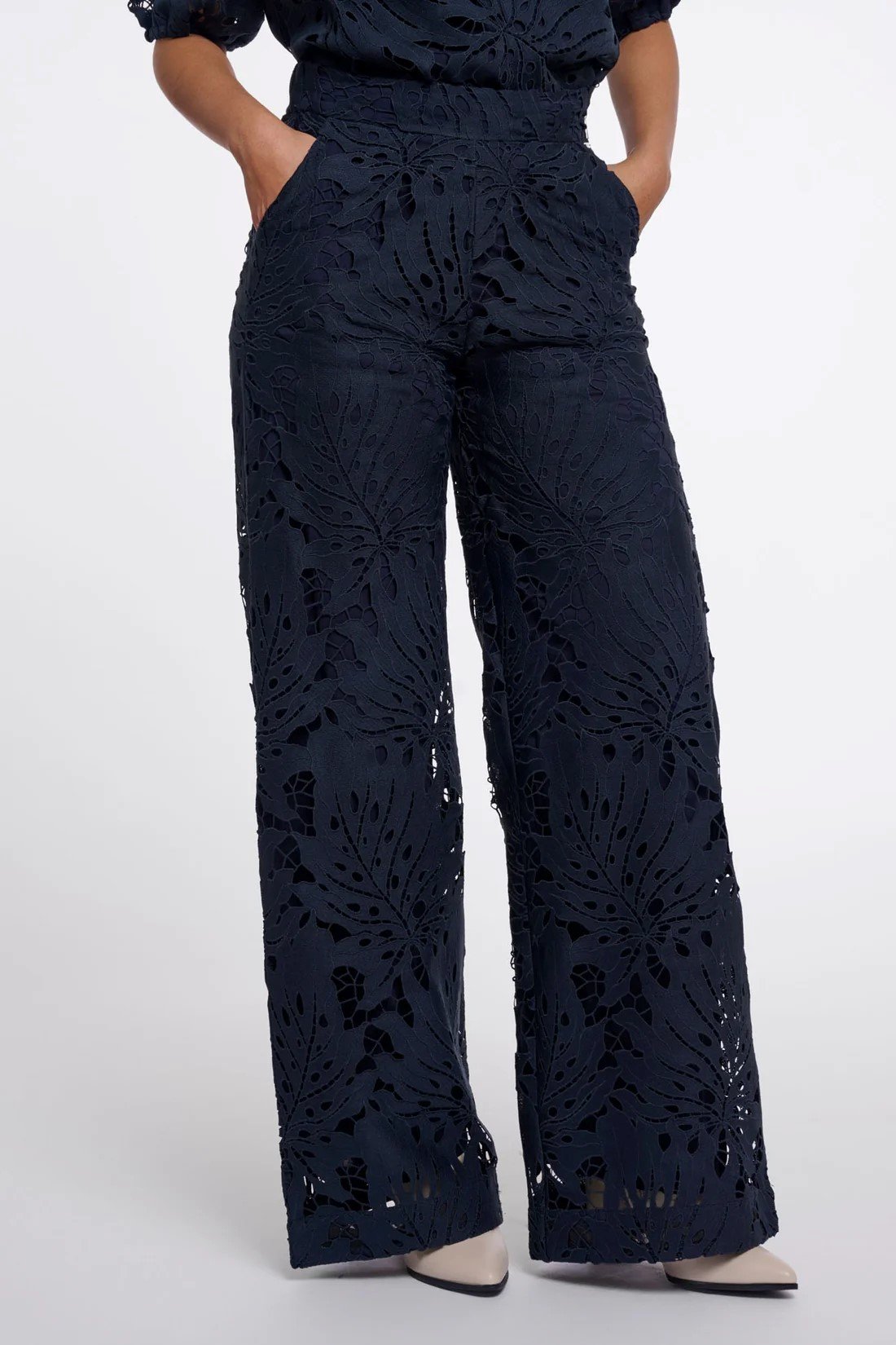 REGULAR LENGTH STRAIGHT LENGTH PANTS | DARK BLUE