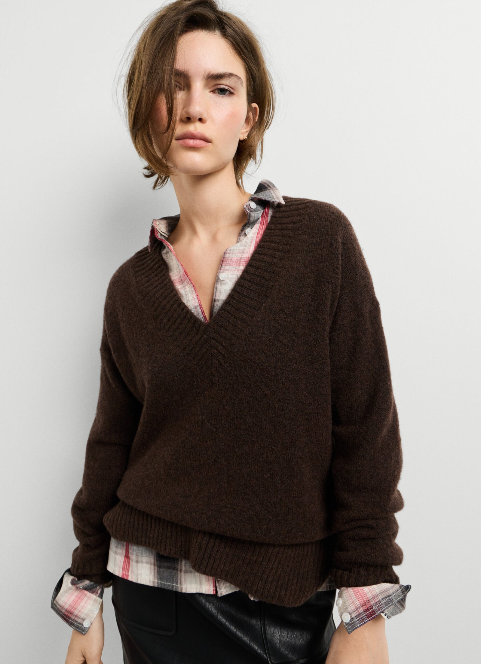 ESSENTIALS DROP 2 ASHLEY V NECK ΠΛΕΚΤΟ ΓΥΝΑΙΚΕΙΟ | BROWN