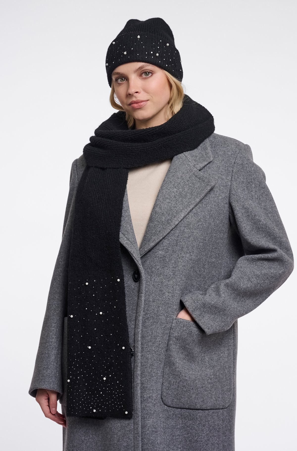 SCARF WITH PEARLS AND STRASS | BLACK
