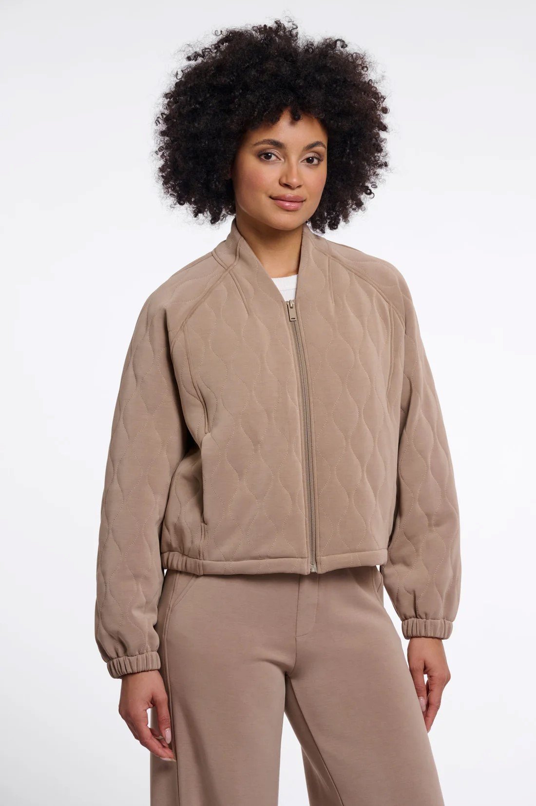 JACKET WITH ZIPPER CLOSURE | BEIGE