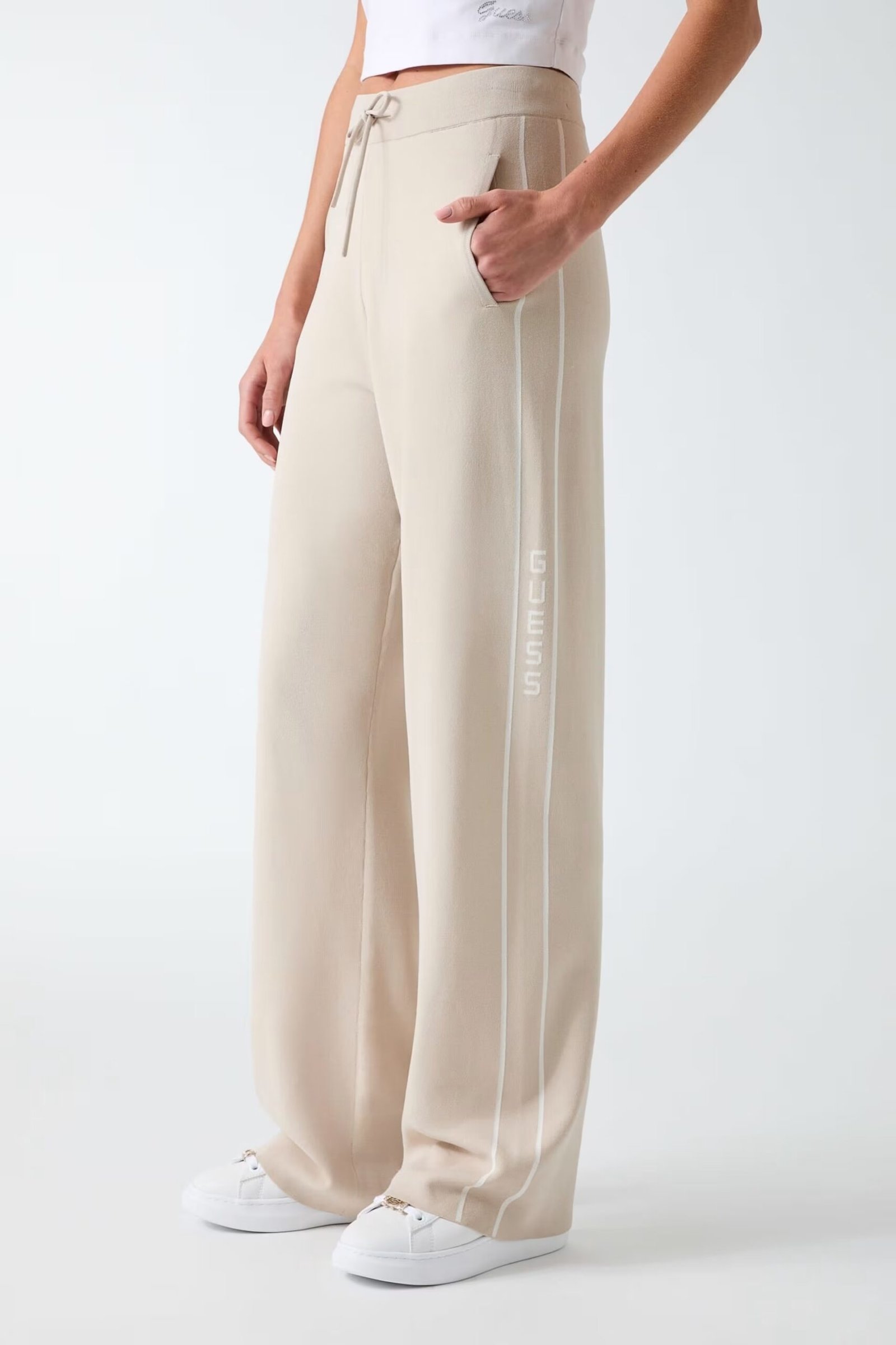V6YB22Z0945_023_5