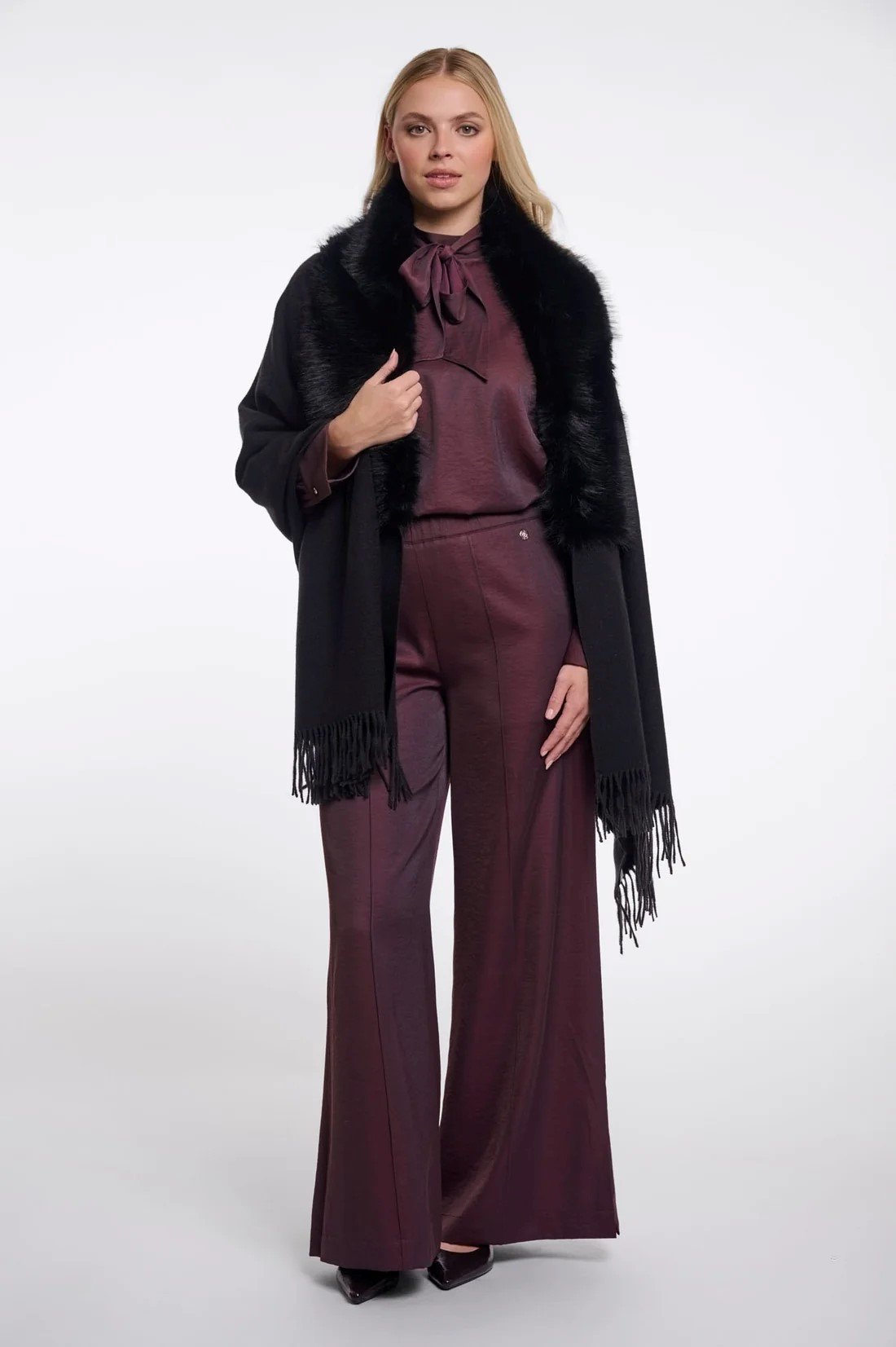 CAPE WITH FAUX FUR | BLACK